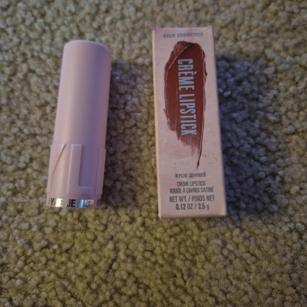 Kylie Cosmetics Creme Lipstick 115 In My Bag - Picture 4 of 5